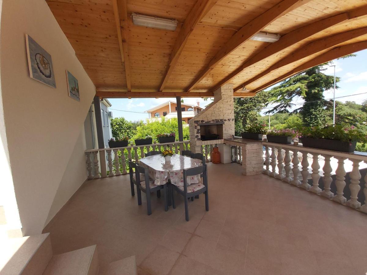 Apartman Ana Stinjan Exterior photo