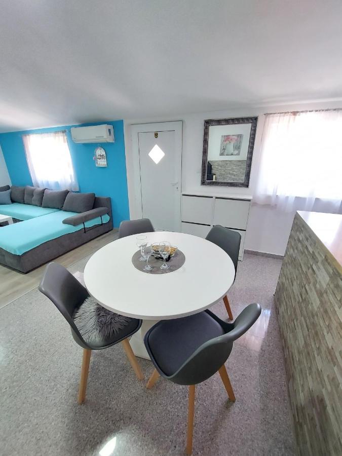 Apartman Ana Stinjan Exterior photo
