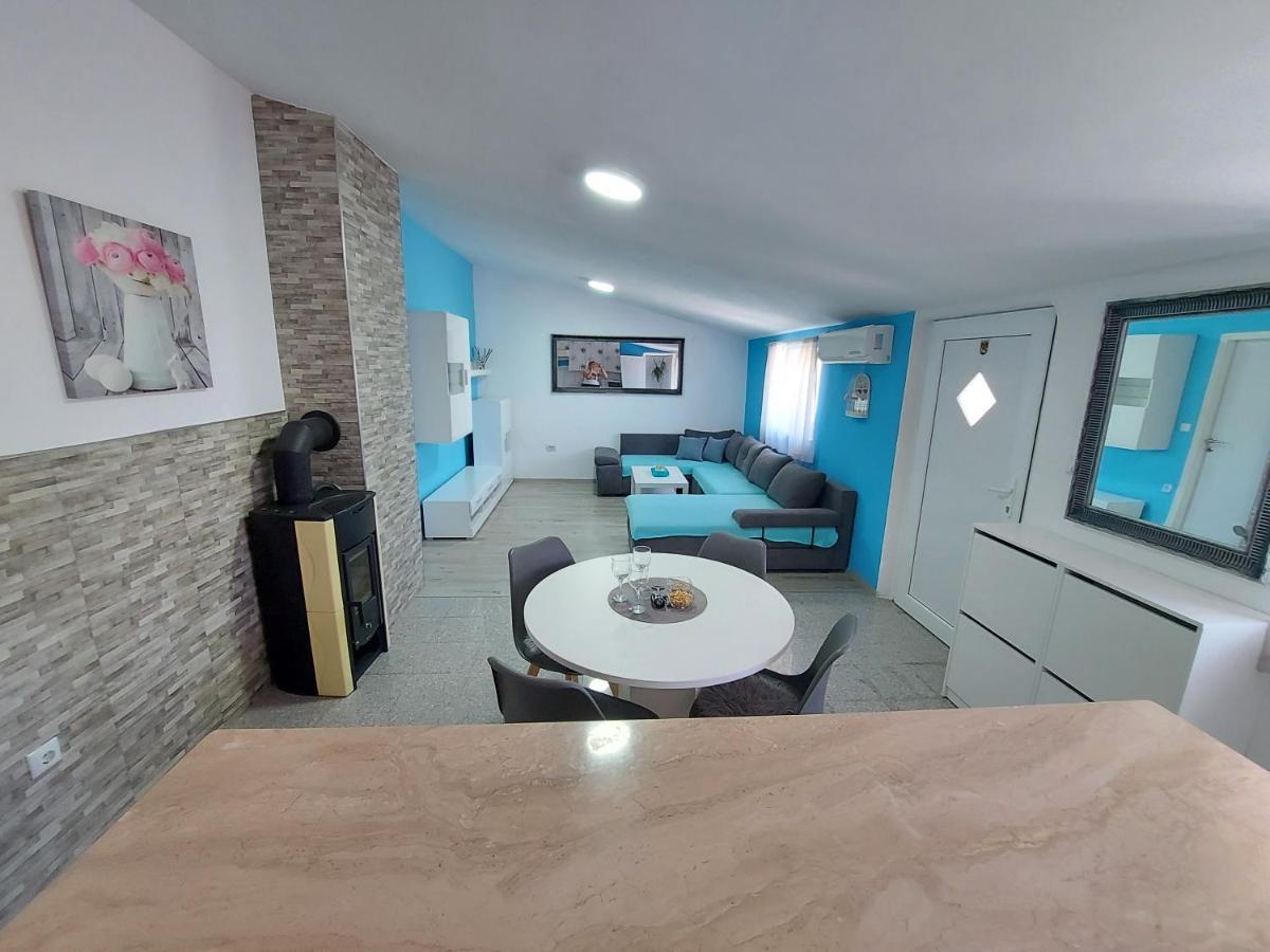 Apartman Ana Stinjan Exterior photo